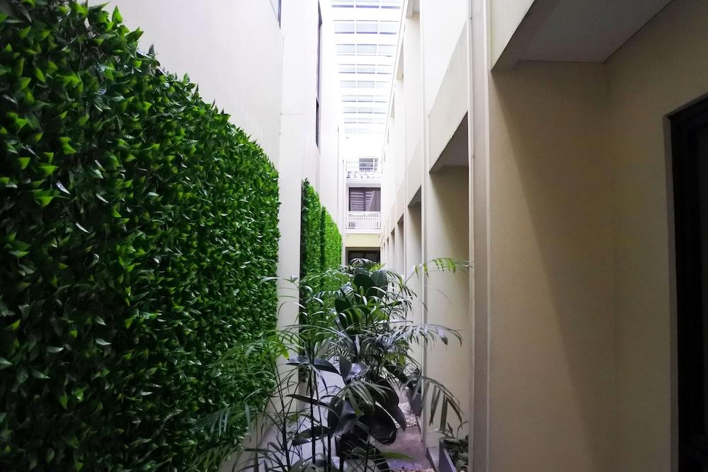 Sofyan Hotel Soepomo Jacarta Exterior foto