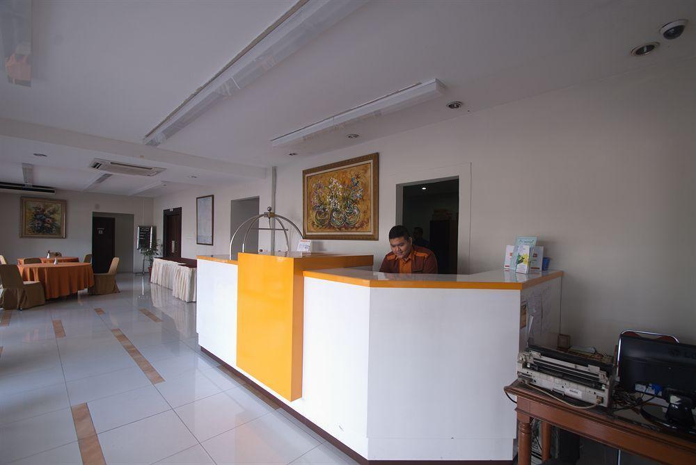 Sofyan Hotel Soepomo Jacarta Exterior foto