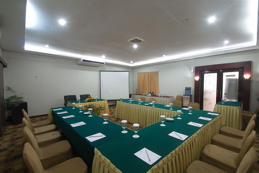 Sofyan Hotel Soepomo Jacarta Exterior foto