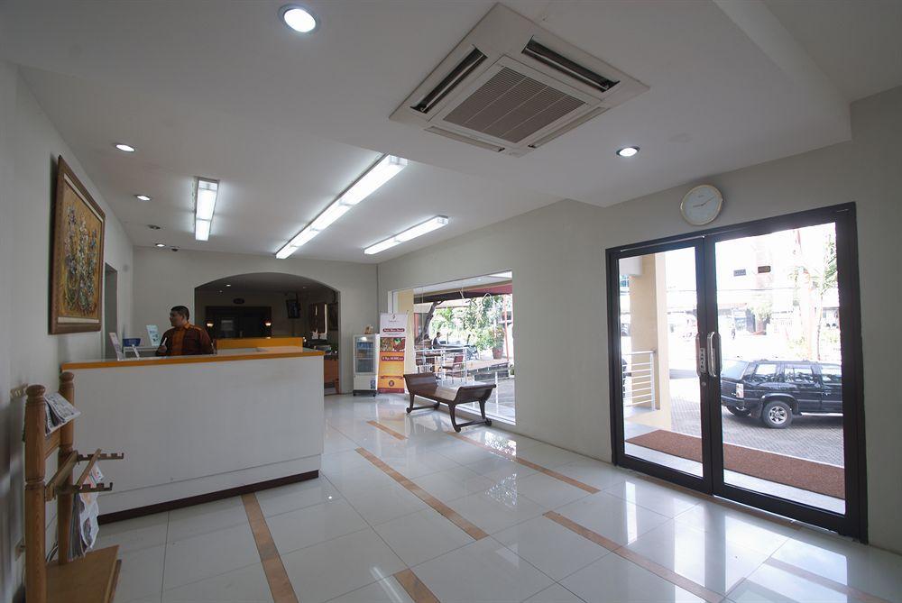 Sofyan Hotel Soepomo Jacarta Exterior foto