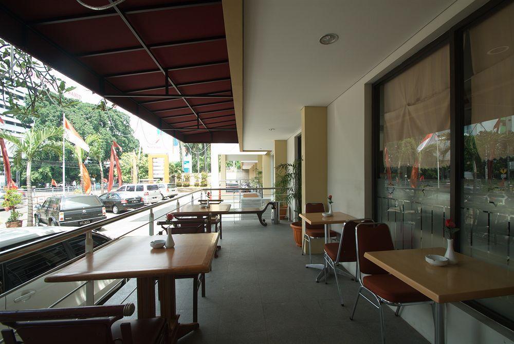 Sofyan Hotel Soepomo Jacarta Exterior foto