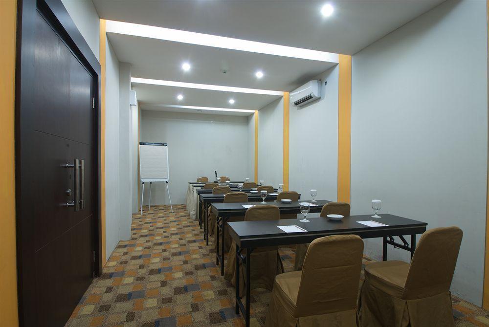 Sofyan Hotel Soepomo Jacarta Exterior foto