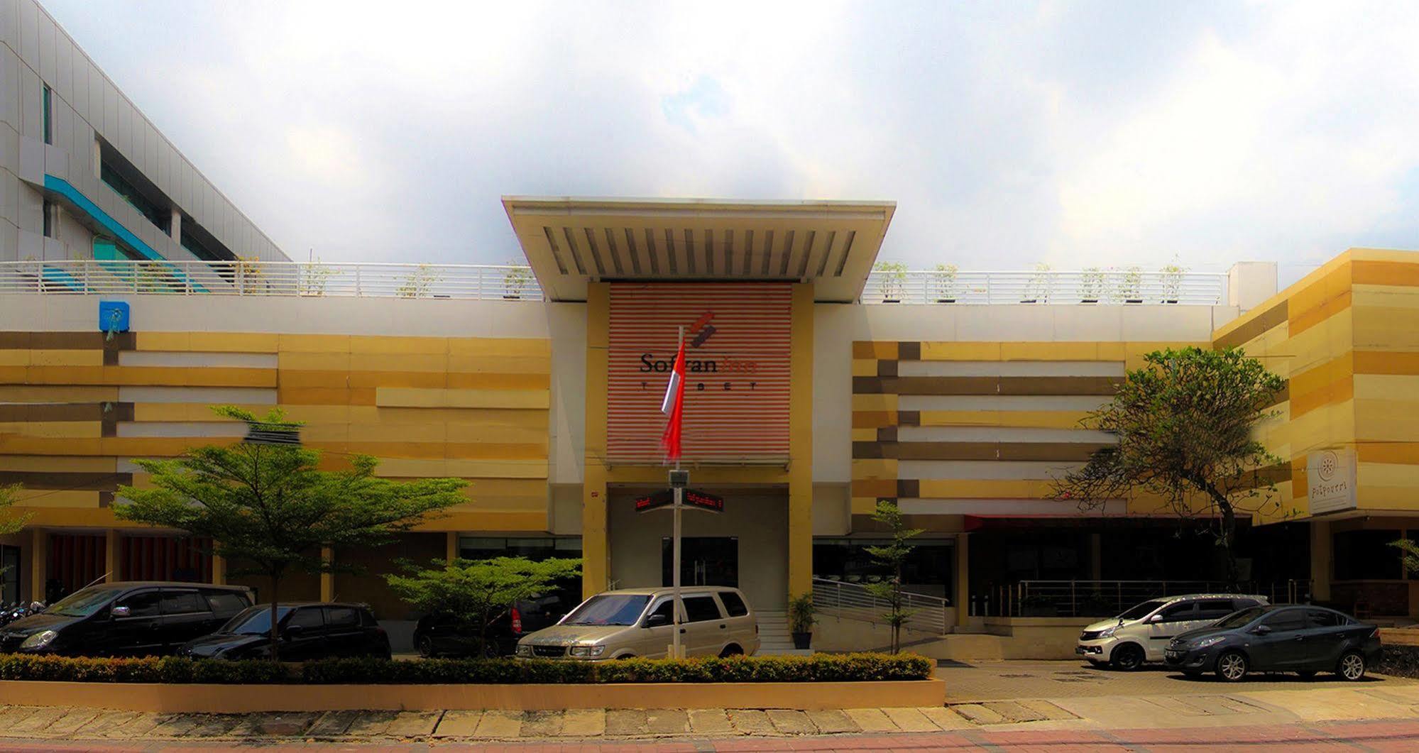 Sofyan Hotel Soepomo Jacarta Exterior foto