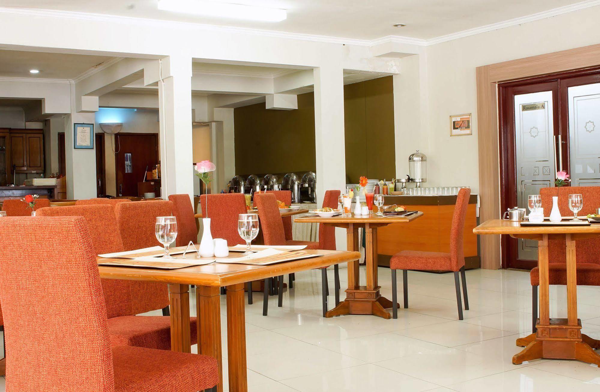 Sofyan Hotel Soepomo Jacarta Exterior foto