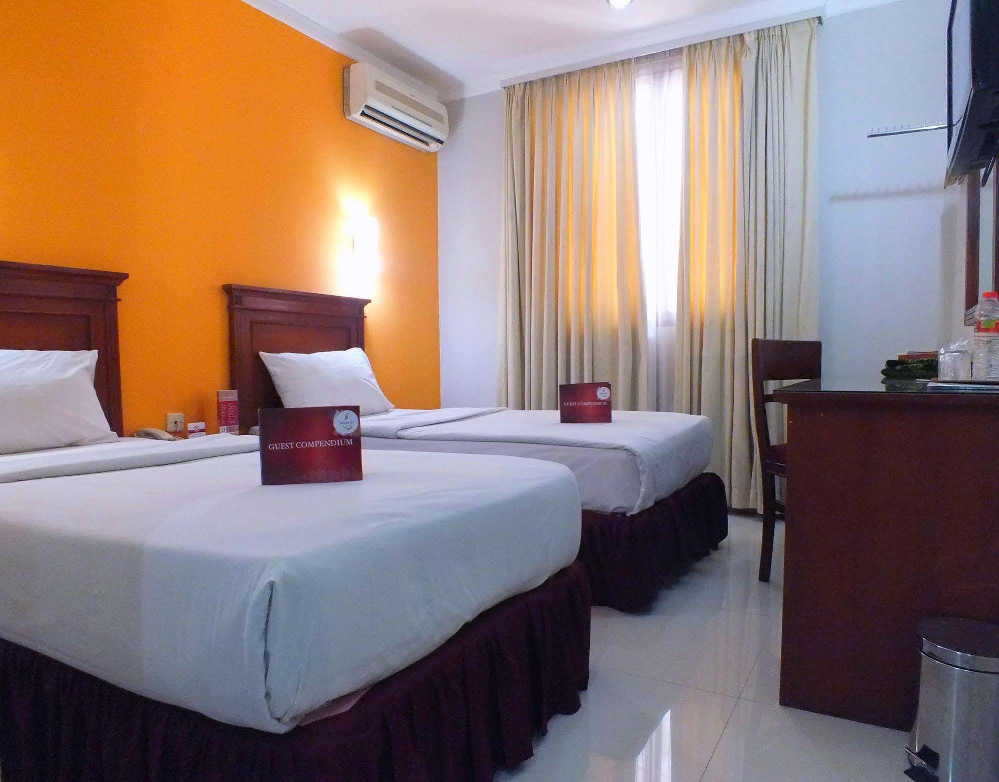 Sofyan Hotel Soepomo Jacarta Exterior foto