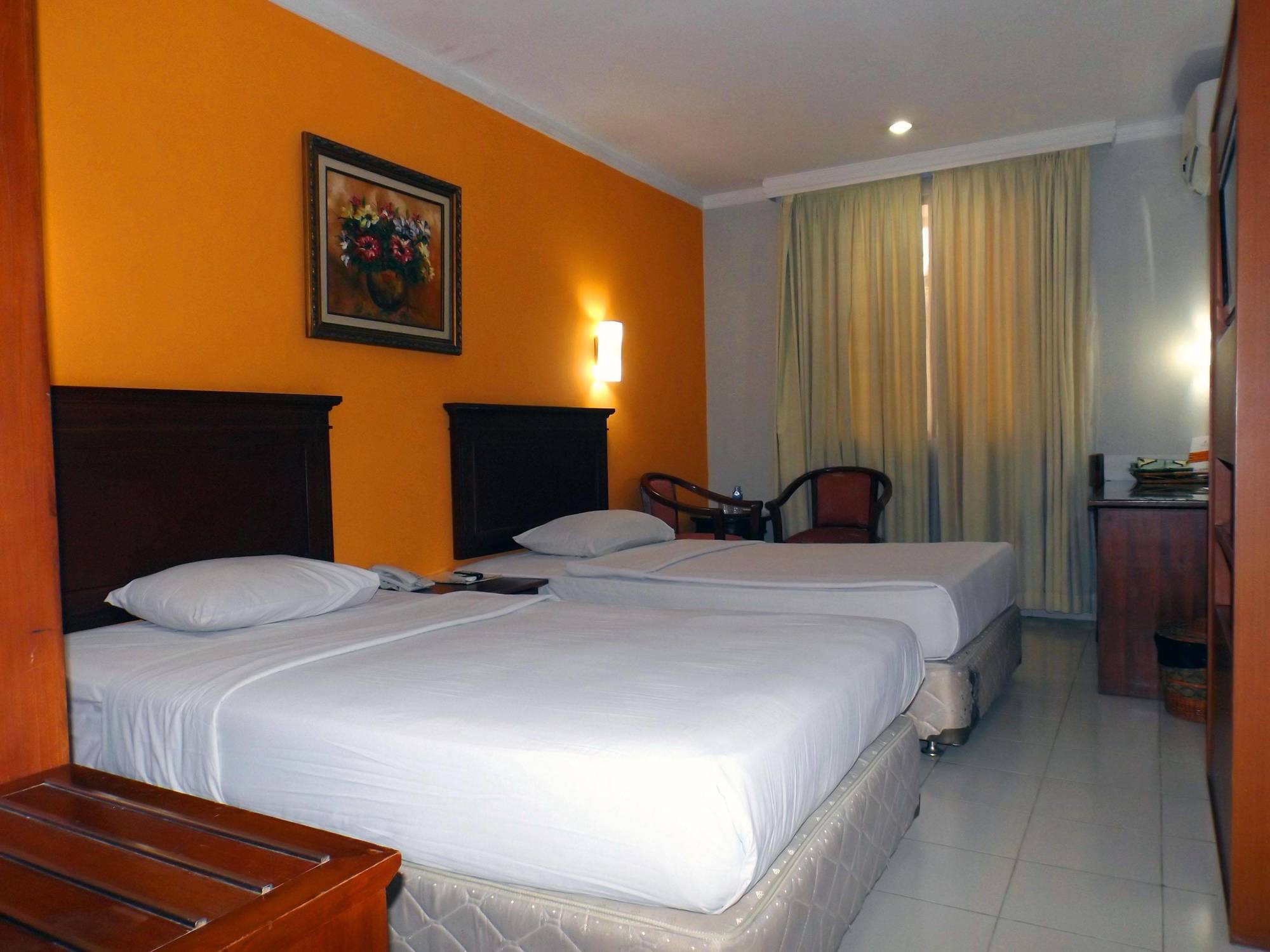 Sofyan Hotel Soepomo Jacarta Exterior foto