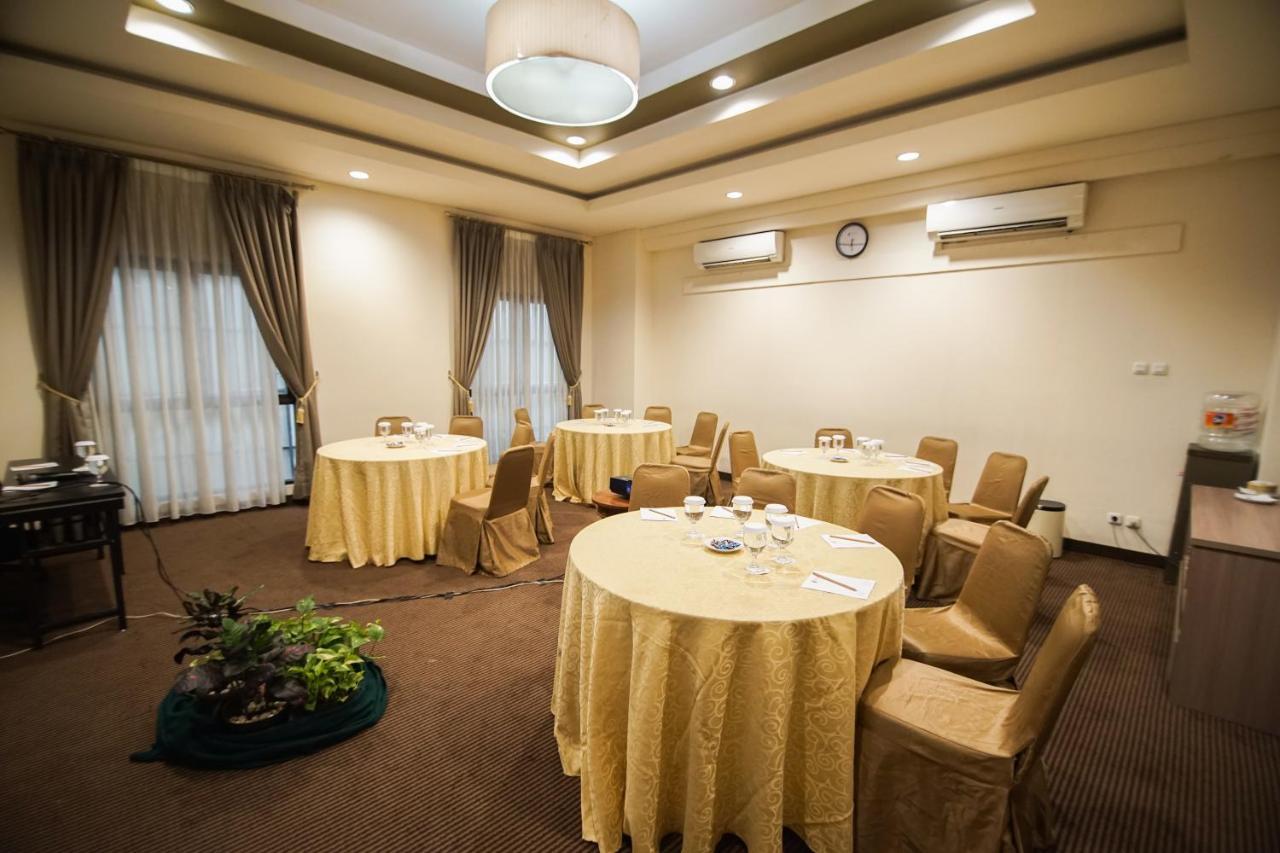 Sofyan Hotel Soepomo Jacarta Exterior foto
