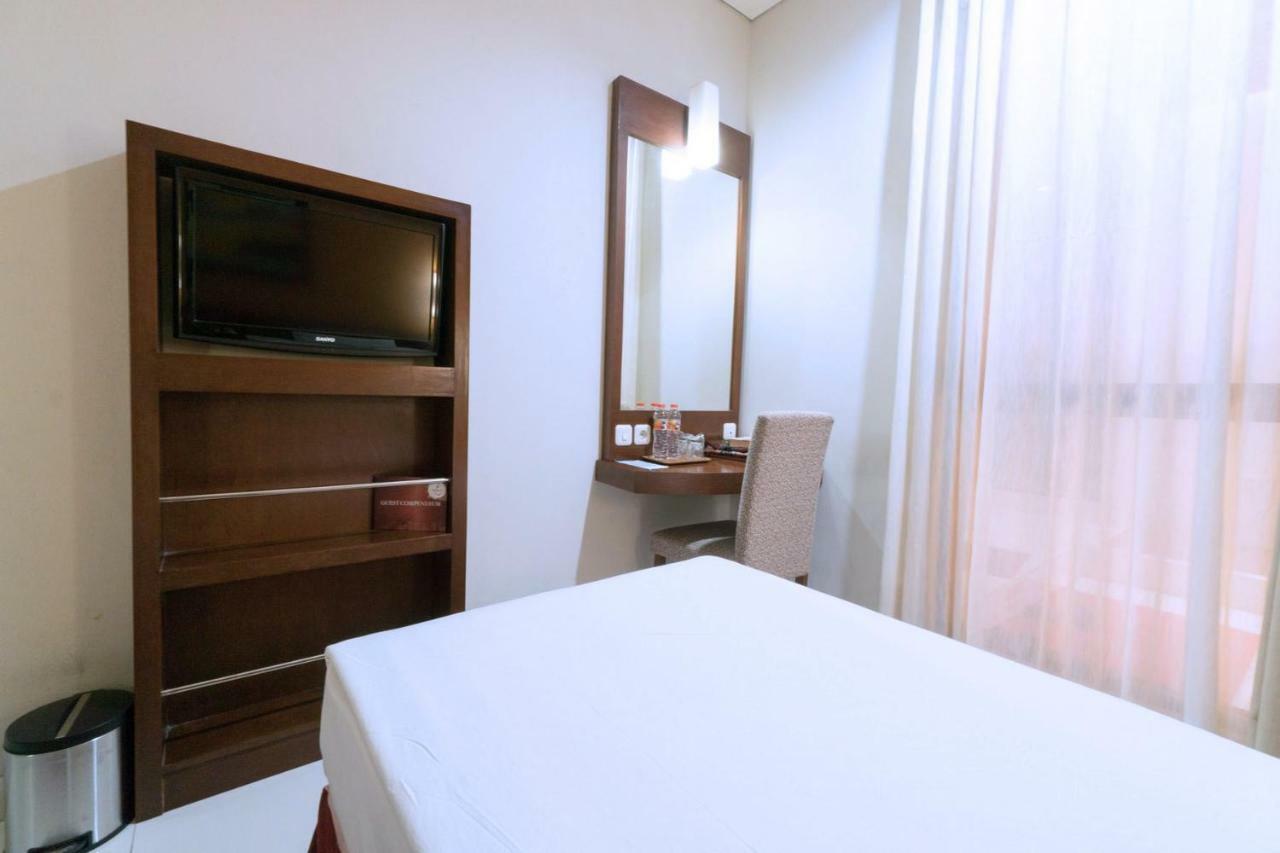 Sofyan Hotel Soepomo Jacarta Exterior foto
